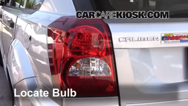 2007 Dodge Caliber SXT 2.0L 4 Cyl. Éclairage Feu stop (remplacer ampoule)